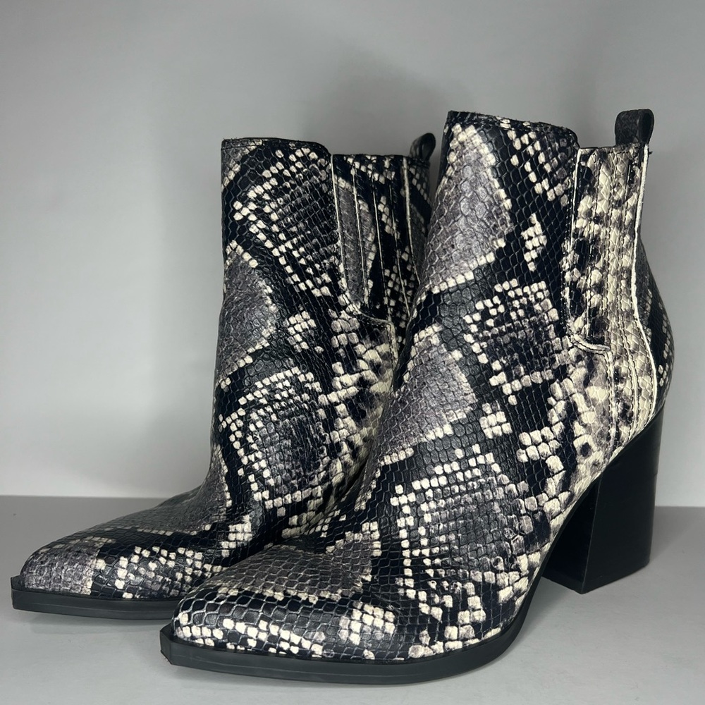 *Like New* Marc Fisher LTD Oshay Snakeskin Bootie